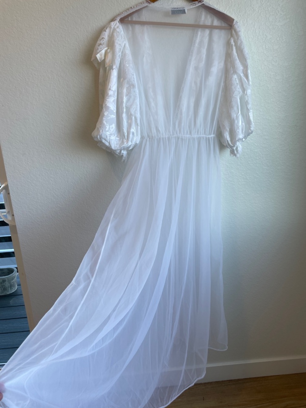 Val Mode Lingerie White Lace-Trim Peignoir • Large - Picture 13 of 14